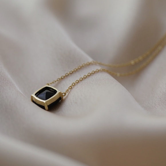 SoldOut11thStreet - Picture 4 of 8